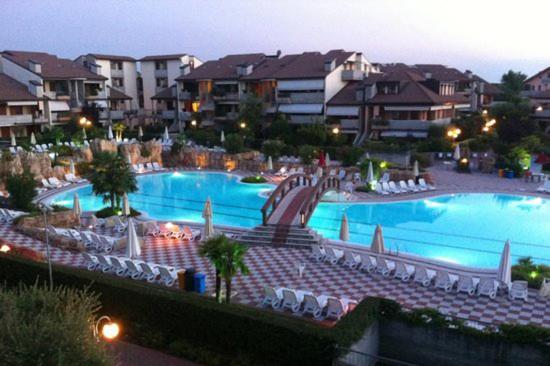 דסנזאנו דל גארדה Apartment With Garden And Grill - Green Residence Sirmione מראה חיצוני תמונה