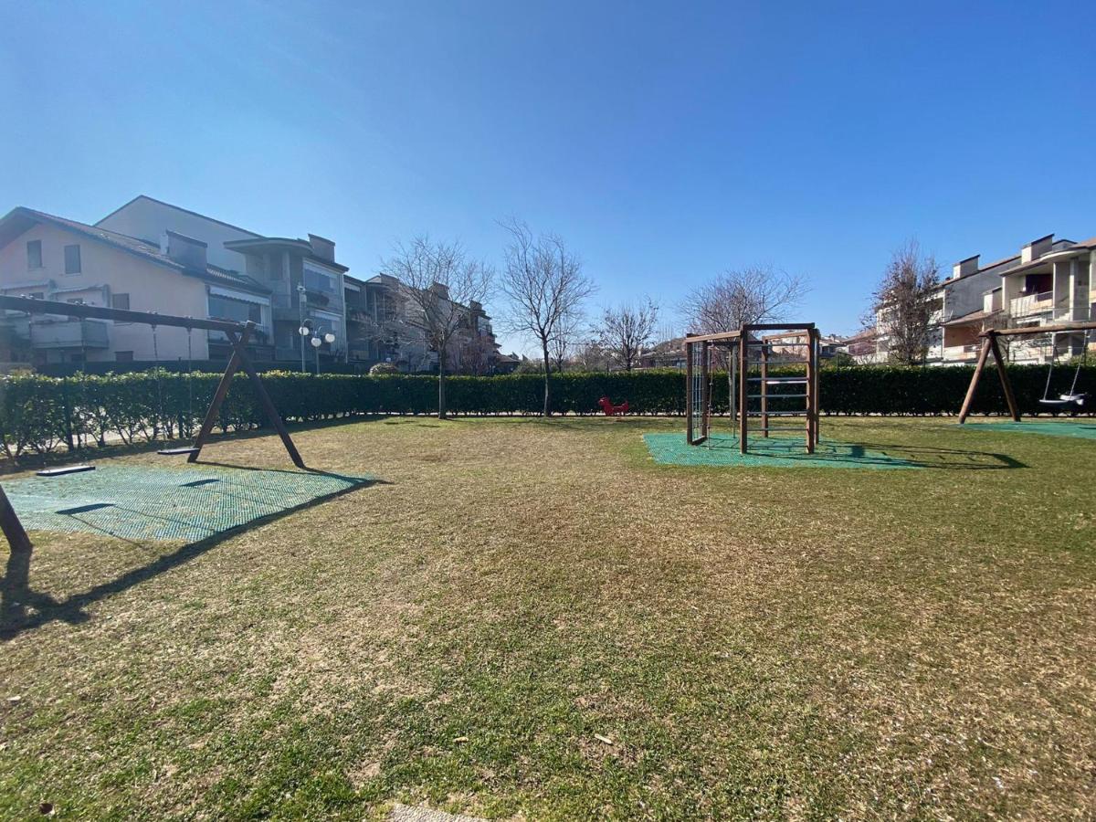 דסנזאנו דל גארדה Apartment With Garden And Grill - Green Residence Sirmione מראה חיצוני תמונה