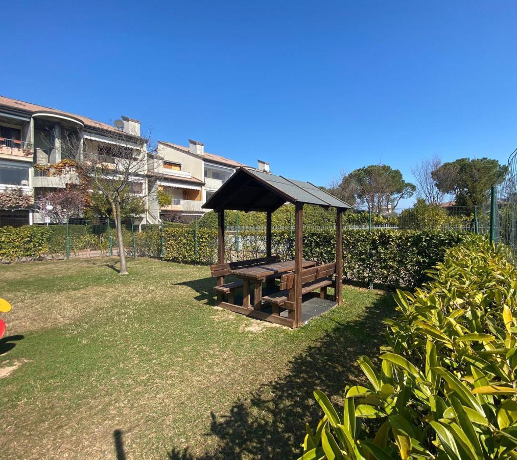 דסנזאנו דל גארדה Apartment With Garden And Grill - Green Residence Sirmione מראה חיצוני תמונה