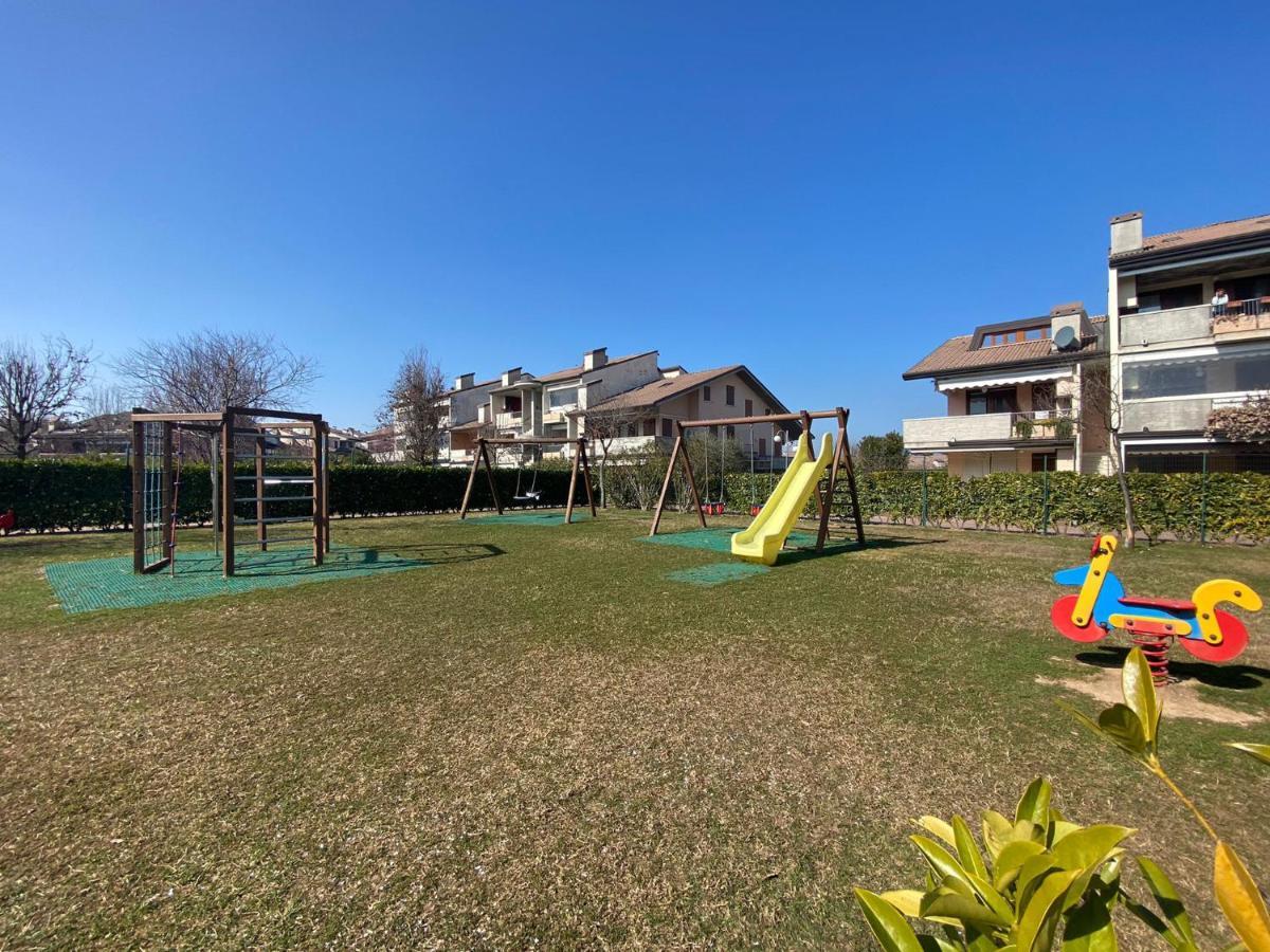 דסנזאנו דל גארדה Apartment With Garden And Grill - Green Residence Sirmione מראה חיצוני תמונה