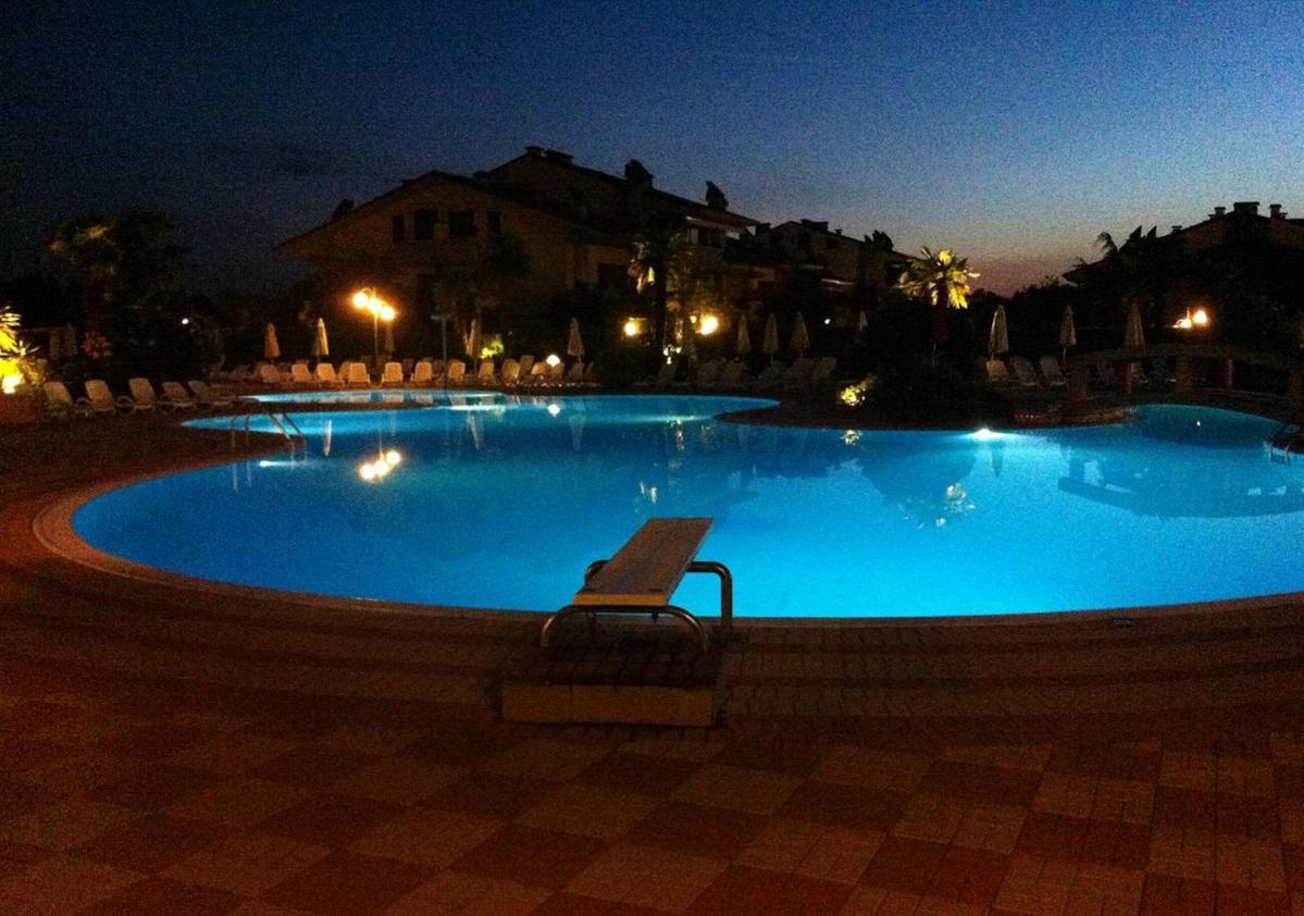 דסנזאנו דל גארדה Apartment With Garden And Grill - Green Residence Sirmione מראה חיצוני תמונה