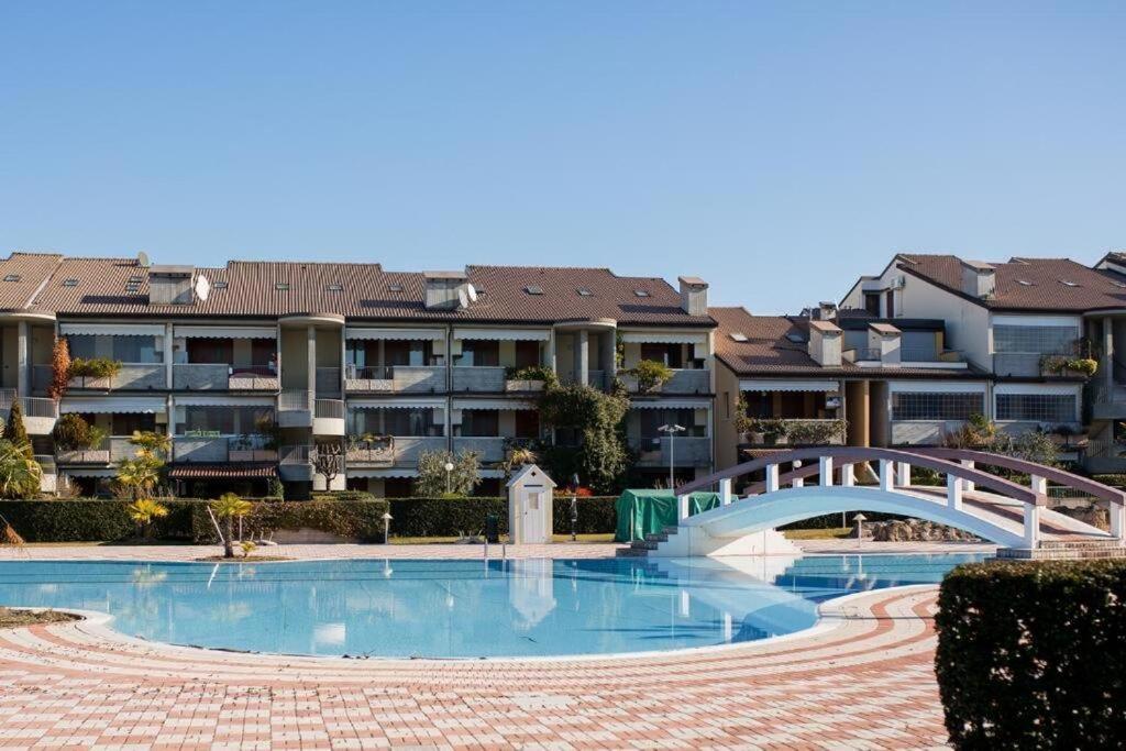 דסנזאנו דל גארדה Apartment With Garden And Grill - Green Residence Sirmione מראה חיצוני תמונה
